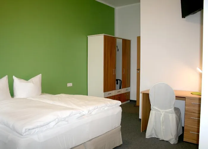 בית הארחה Lindencafe 3*